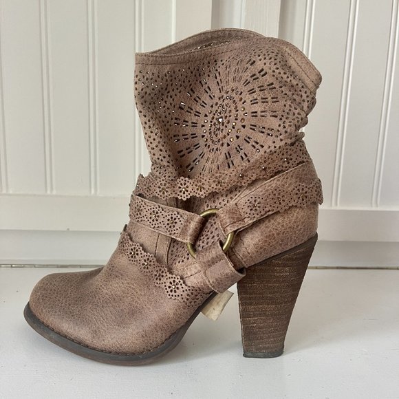 Not Rated Buckle Lace / Sequin Boots - Picture 4 of 10